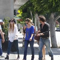 Olivia Wilde goes for lunch with friends in Los Feliz | Picture 64454